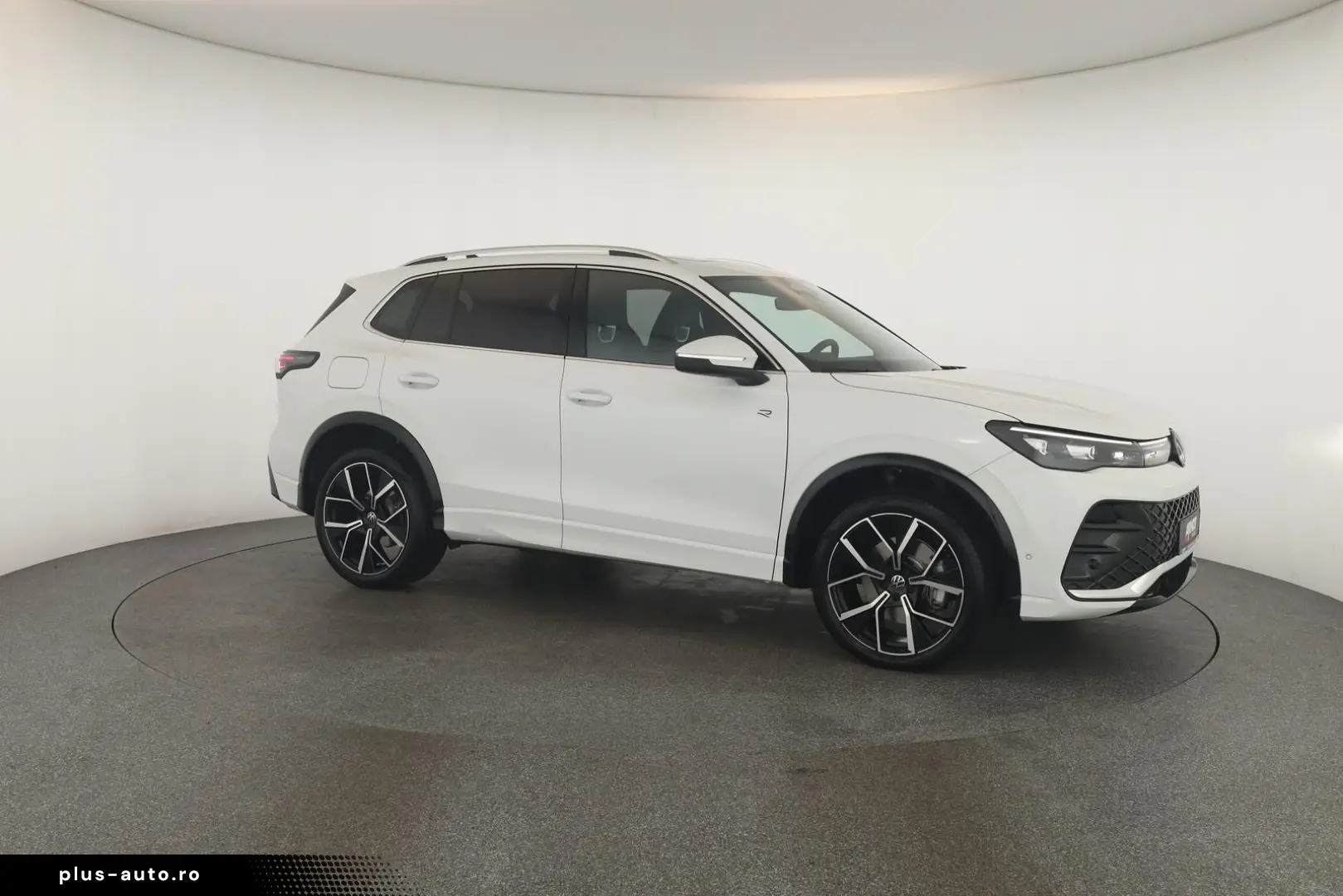 VW Tiguan 2.0 TDI 4M DSG R-Line Pano Nav Key Kam 20