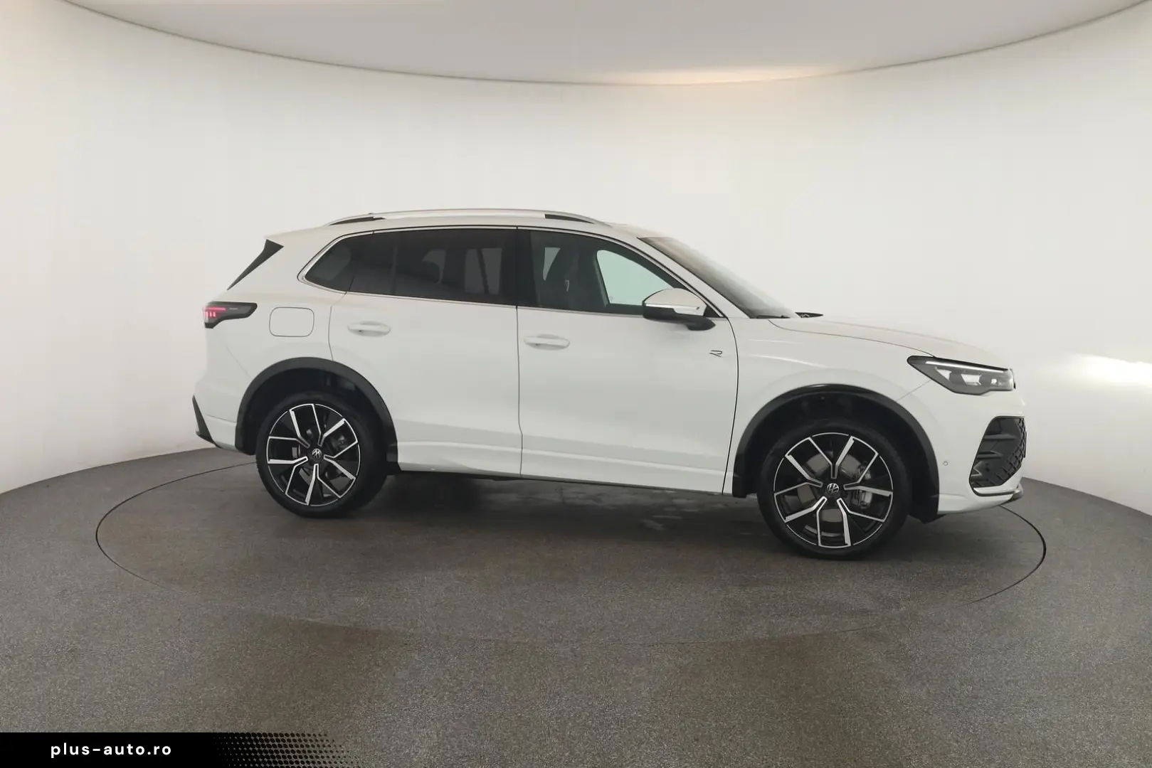 VW Tiguan 2.0 TDI 4M DSG R-Line Pano Nav Key Kam 20