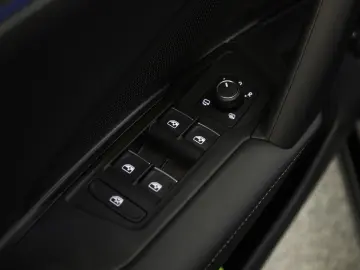 VW Tiguan 2.0 TDI 4M DSG R-Line Pano Nav Key Kam 20