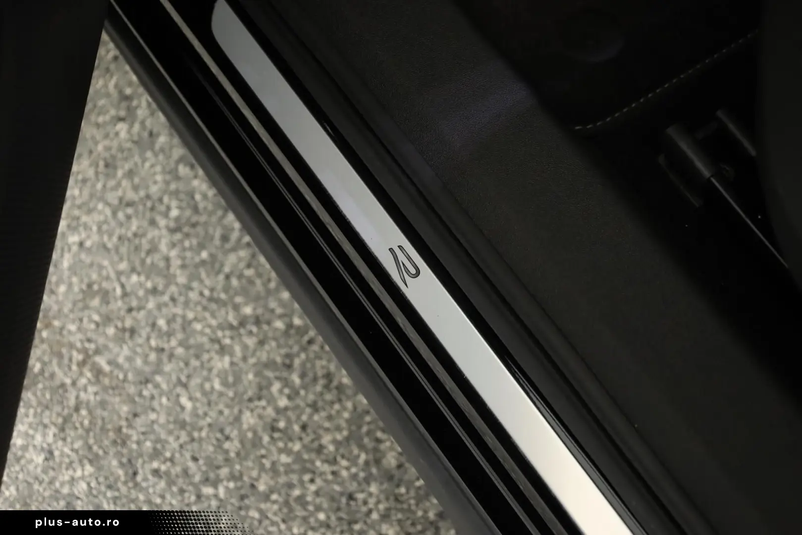 VW Tiguan 2.0 TDI 4M DSG R-Line Pano Nav Key Kam 20