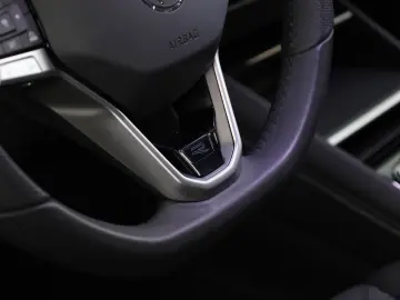 VW Tiguan 2.0 TDI 4M DSG R-Line Pano Nav Key Kam 20