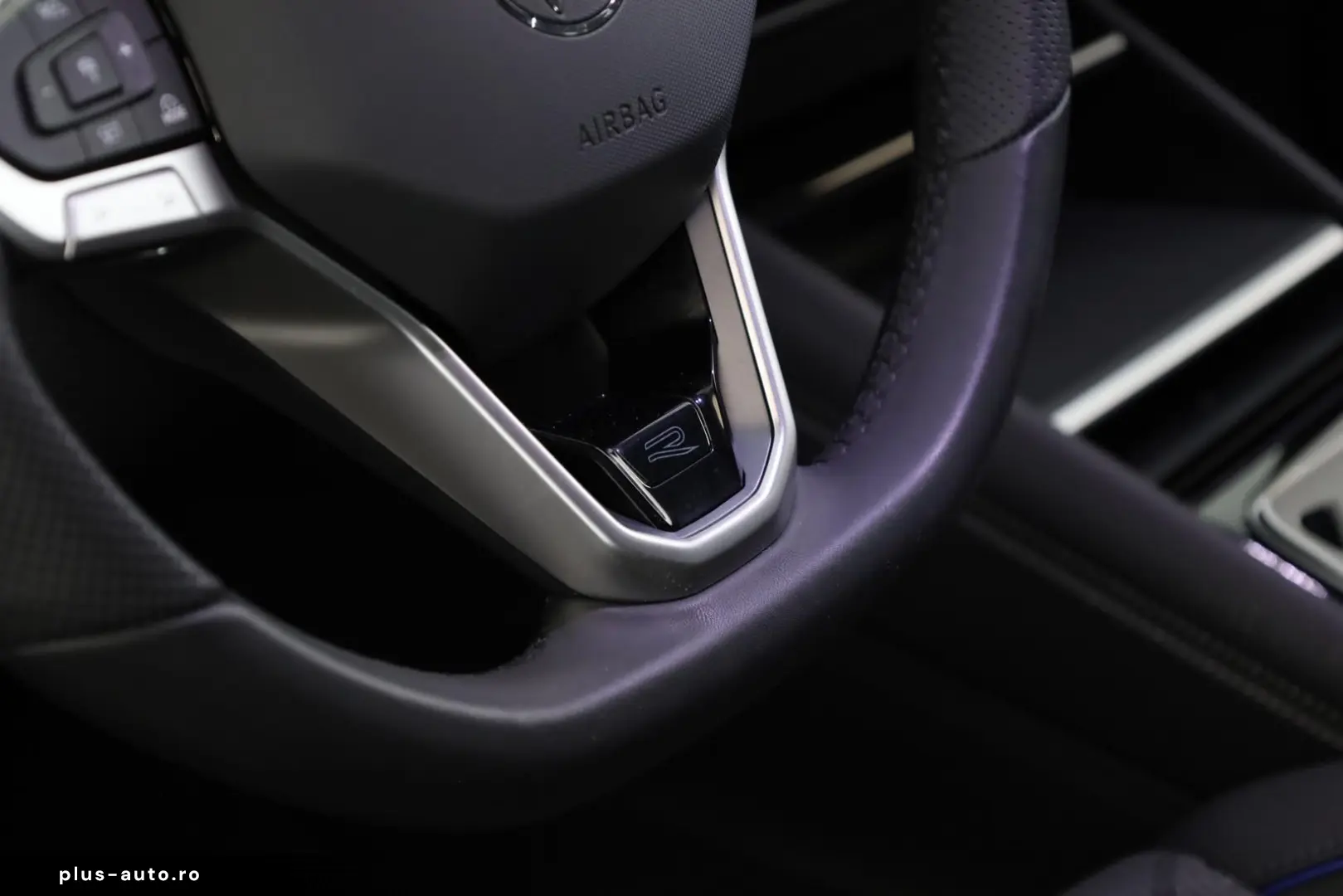 VW Tiguan 2.0 TDI 4M DSG R-Line Pano Nav Key Kam 20