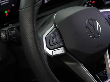 VW Tiguan 2.0 TDI 4M DSG R-Line Pano Nav Key Kam 20