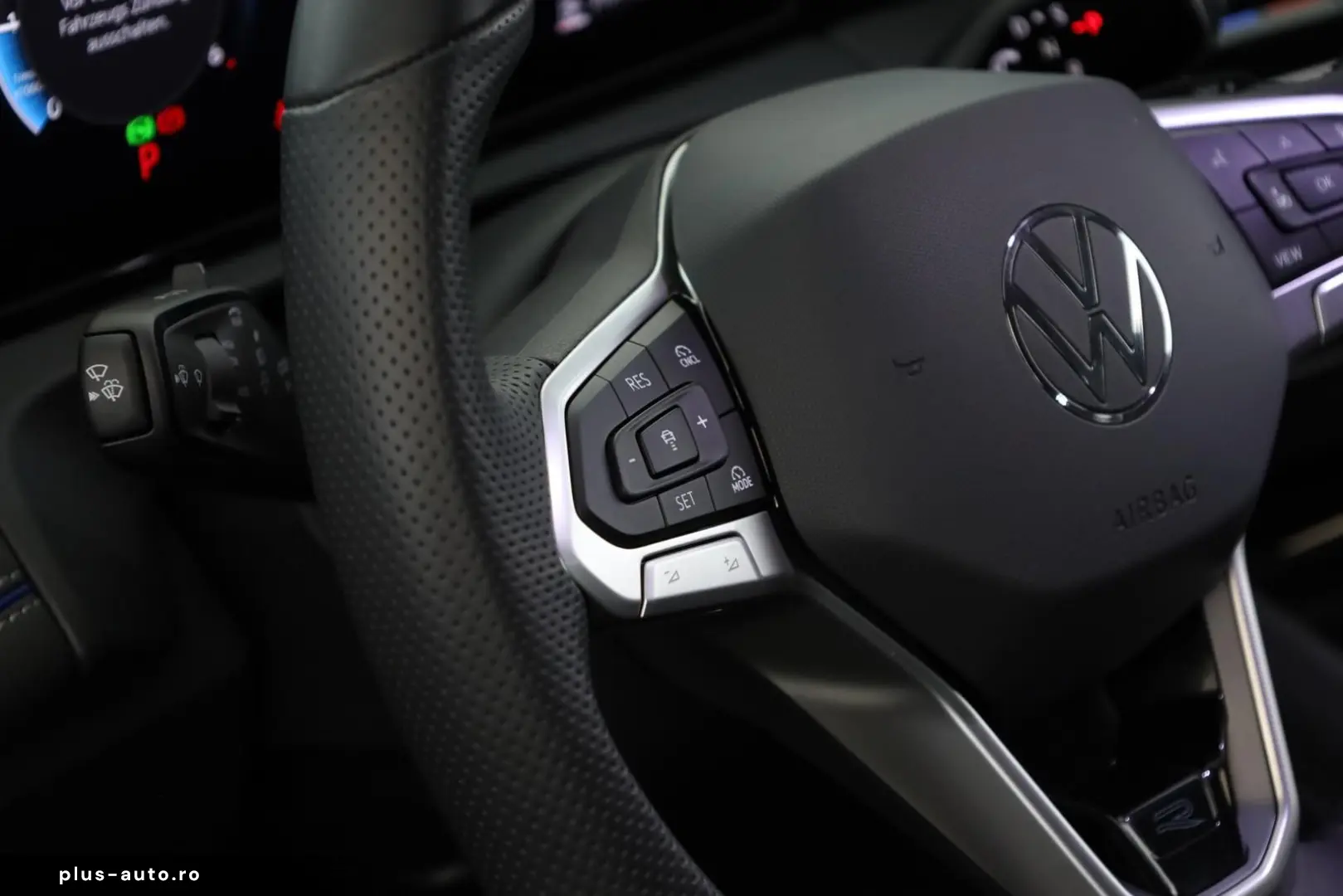 VW Tiguan 2.0 TDI 4M DSG R-Line Pano Nav Key Kam 20