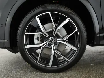 VW Tiguan 2.0 TDI 4M DSG R-Line Pano Nav Key Kam 20