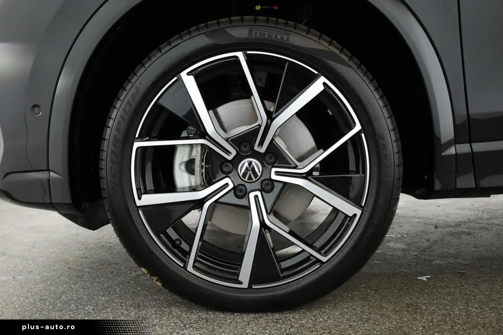 VW Tiguan 2.0 TDI 4M DSG R-Line Pano Nav Key Kam 20