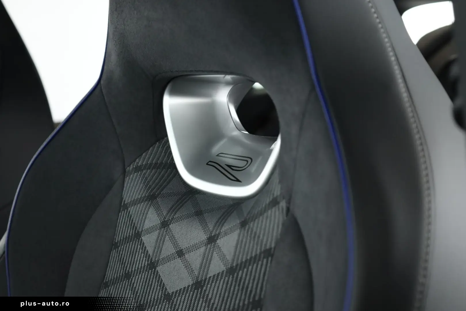 VW Tiguan 2.0 TDI 4M DSG R-Line Pano Nav Key Kam 20