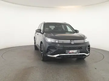 VW Tiguan 2.0 TDI 4M DSG R-Line Pano Nav Key Kam 20