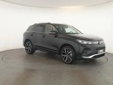 VW Tiguan 2.0 TDI 4M DSG R-Line Pano Nav Key Kam 20