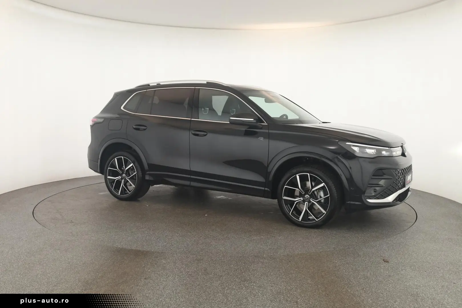 VW Tiguan 2.0 TDI 4M DSG R-Line Pano Nav Key Kam 20