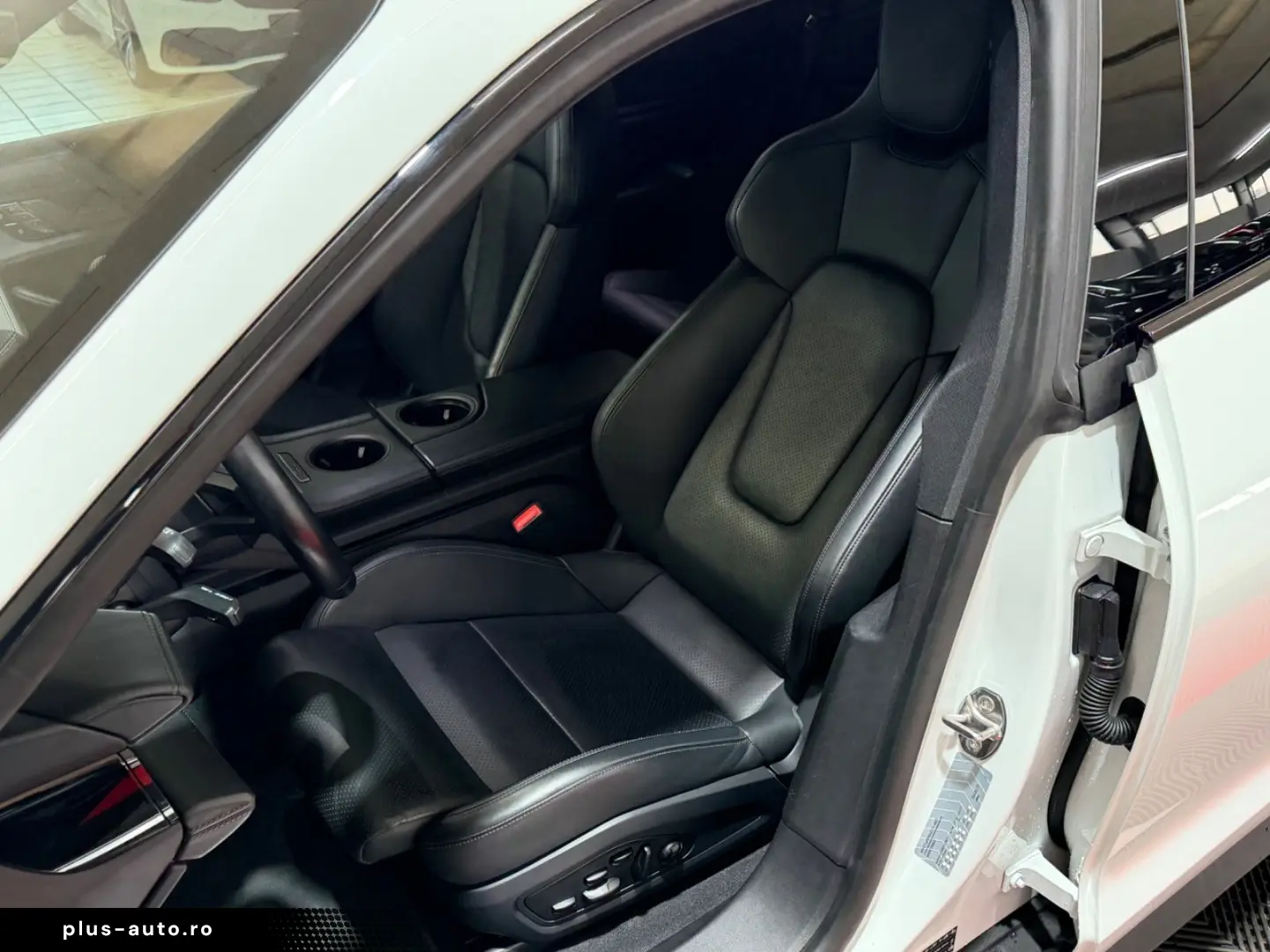 PORSCHE Taycan 4 S - Performance 571PS - 93.4 KW