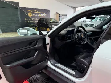 PORSCHE Taycan 4 S - Performance 571PS - 93.4 KW