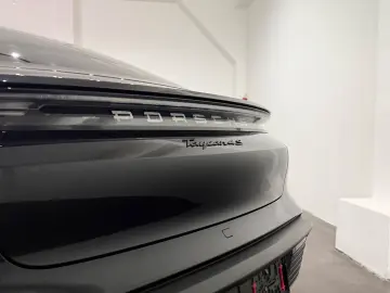 PORSCHE Taycan 4 S Beifahrer Display PSCB 360  Head Up