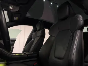 PORSCHE Taycan 4 S Beifahrer Display PSCB 360  Head Up