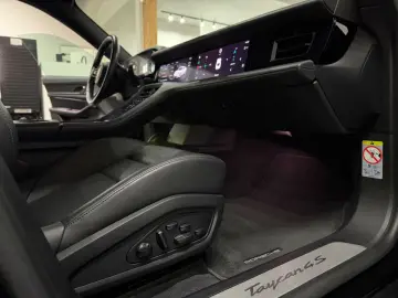 PORSCHE Taycan 4 S Beifahrer Display PSCB 360  Head Up