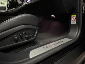 PORSCHE Taycan 4 S Beifahrer Display PSCB 360  Head Up