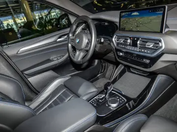 BMW X4 xDrive20i M Sport HUD PANO ACC RFK NAVI LED