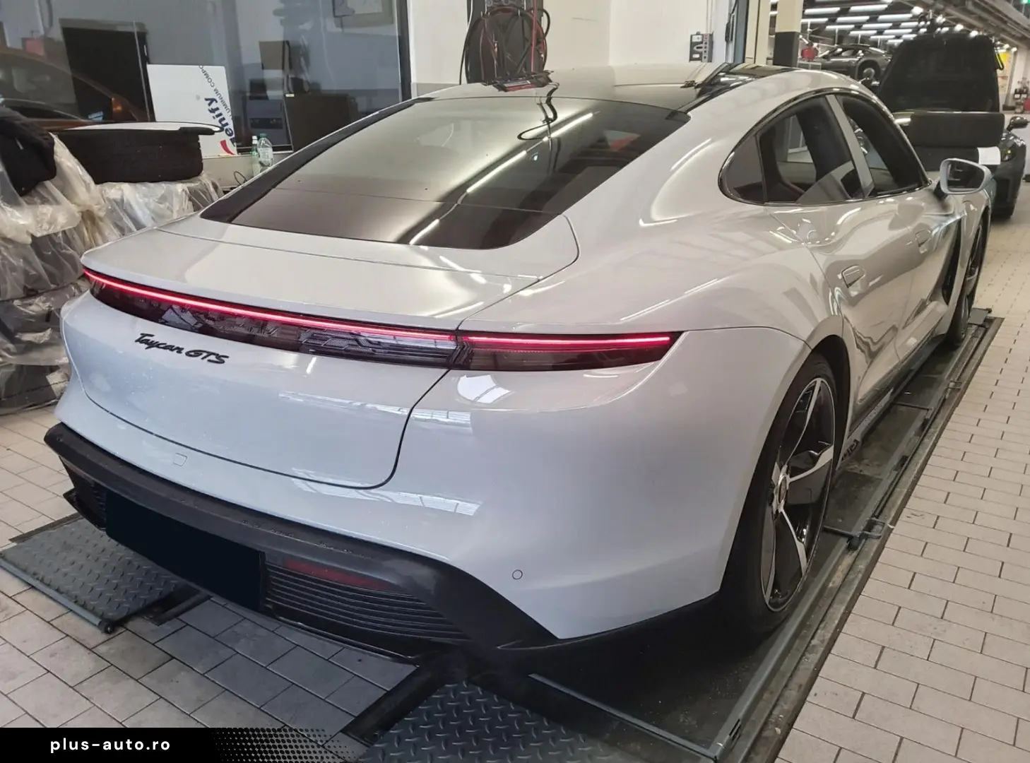 PORSCHE Taycan GTS Burmester HUD Pano ACC Beif-Display