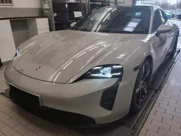 PORSCHE Taycan GTS Burmester HUD Pano ACC Beif-Display