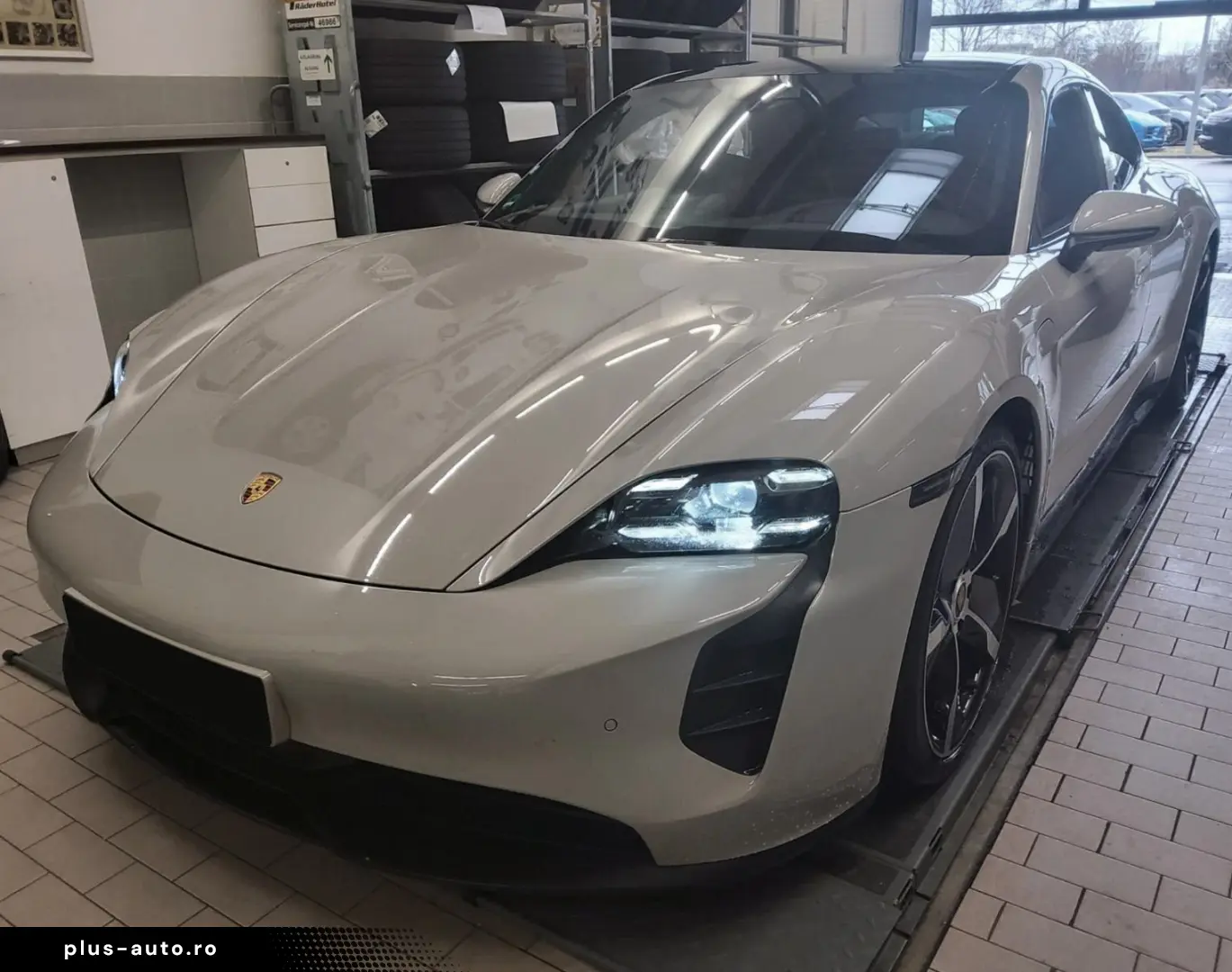 PORSCHE Taycan GTS Burmester HUD Pano ACC Beif-Display