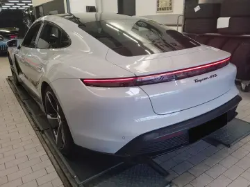 PORSCHE Taycan GTS Burmester HUD Pano ACC Beif-Display