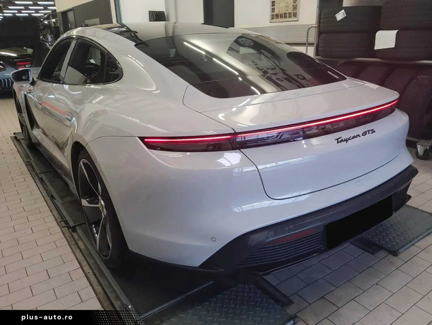 PORSCHE Taycan GTS Burmester HUD Pano ACC Beif-Display