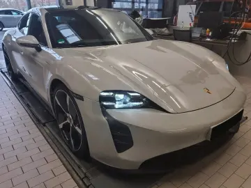 PORSCHE Taycan GTS Burmester HUD Pano ACC Beif-Display