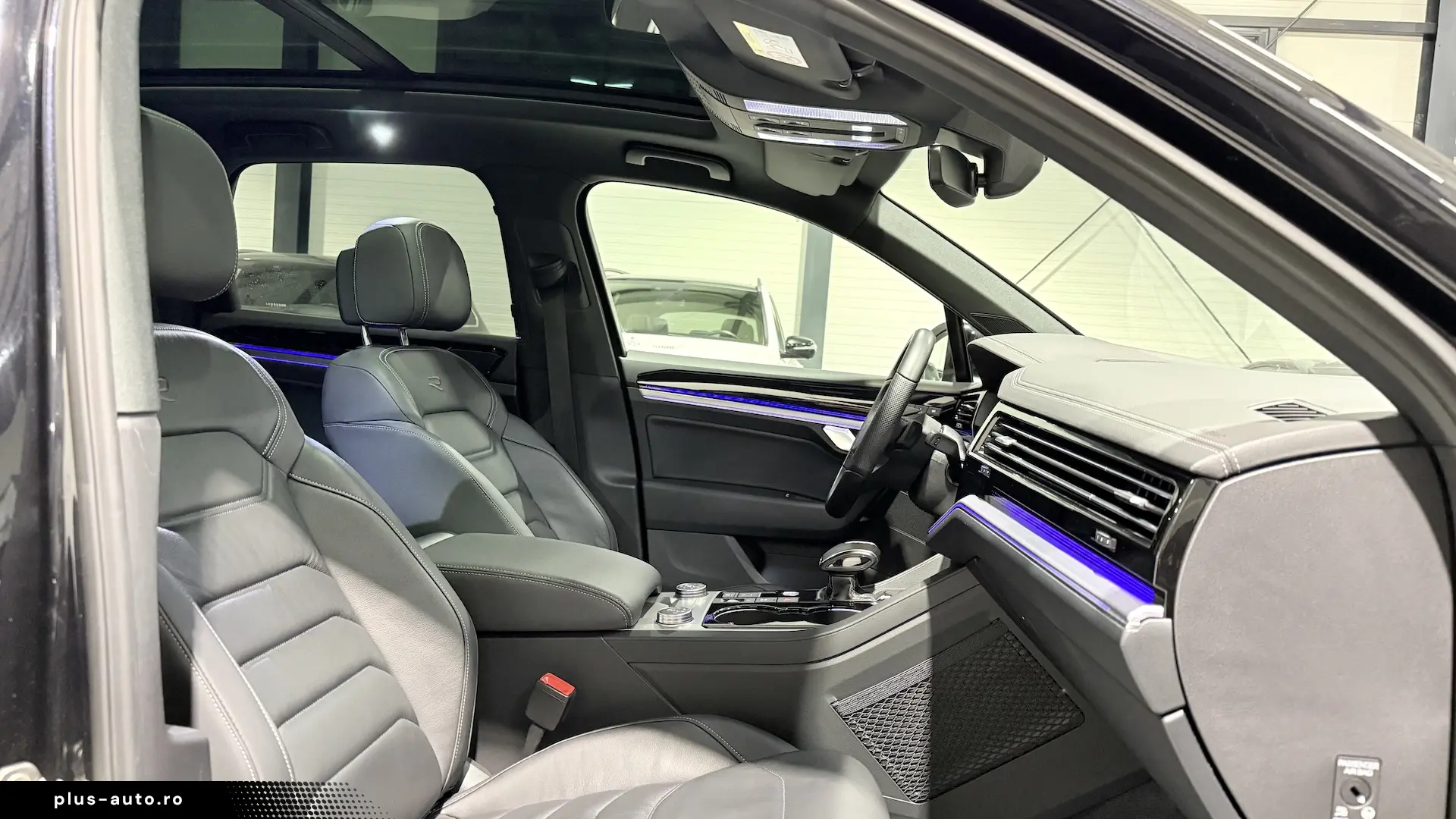 VW Touareg R 462cai Panoramic IQ Light ACC Keyless HeadUp