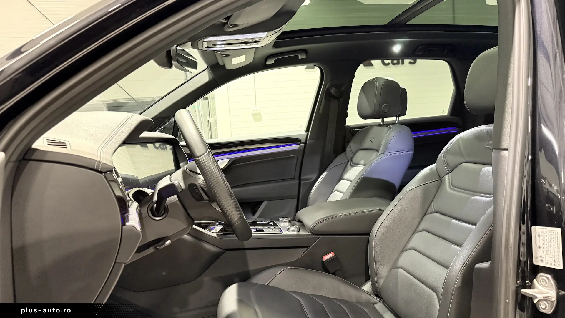 VW Touareg R 462cai Panoramic IQ Light ACC Keyless HeadUp