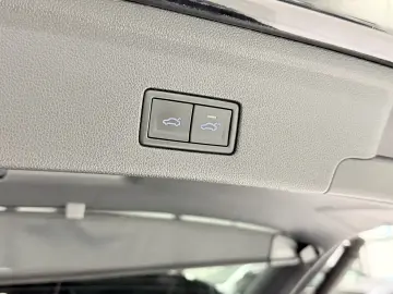 VW Touareg R 462cai Panoramic IQ Light ACC Keyless HeadUp