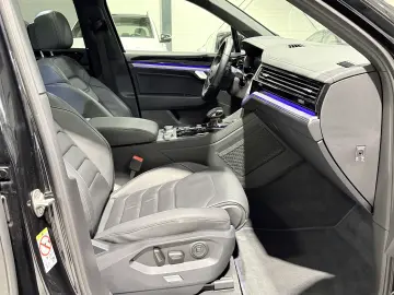 VW Touareg R 462cai Panoramic IQ Light ACC Keyless HeadUp