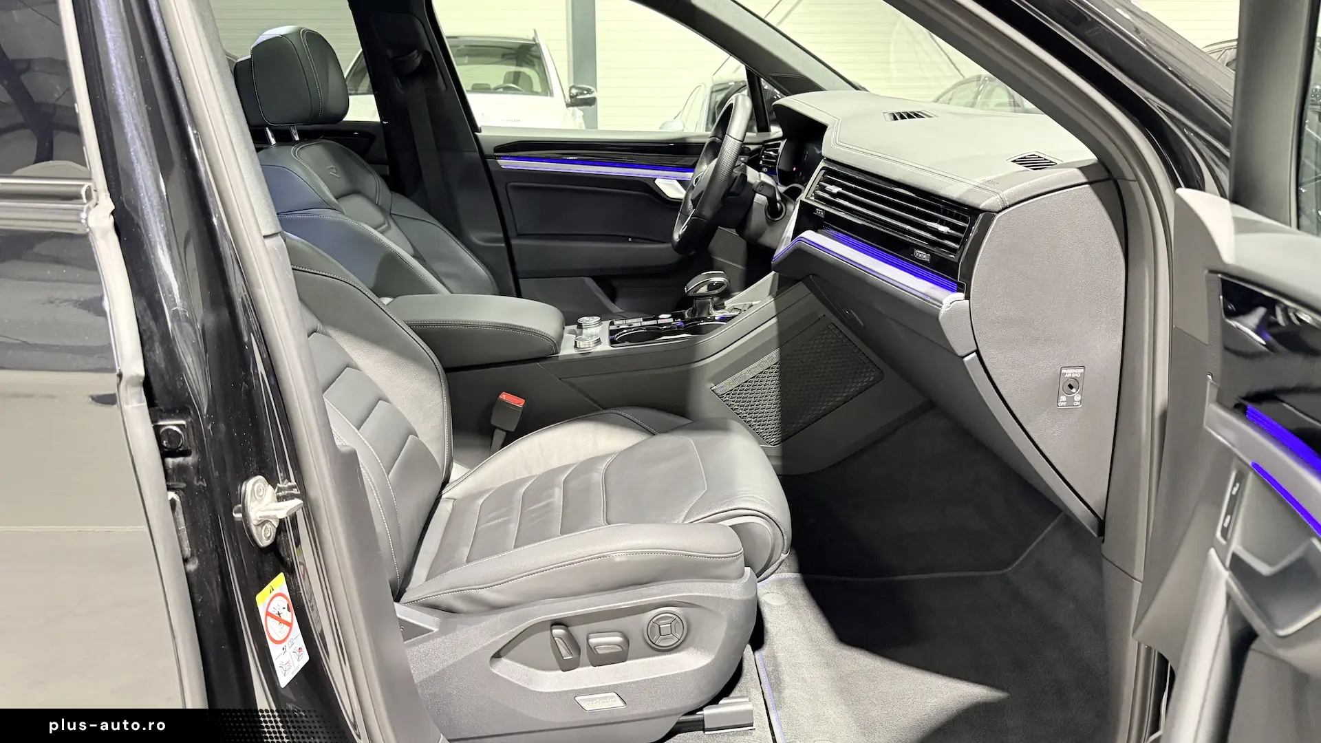 VW Touareg R 462cai Panoramic IQ Light ACC Keyless HeadUp