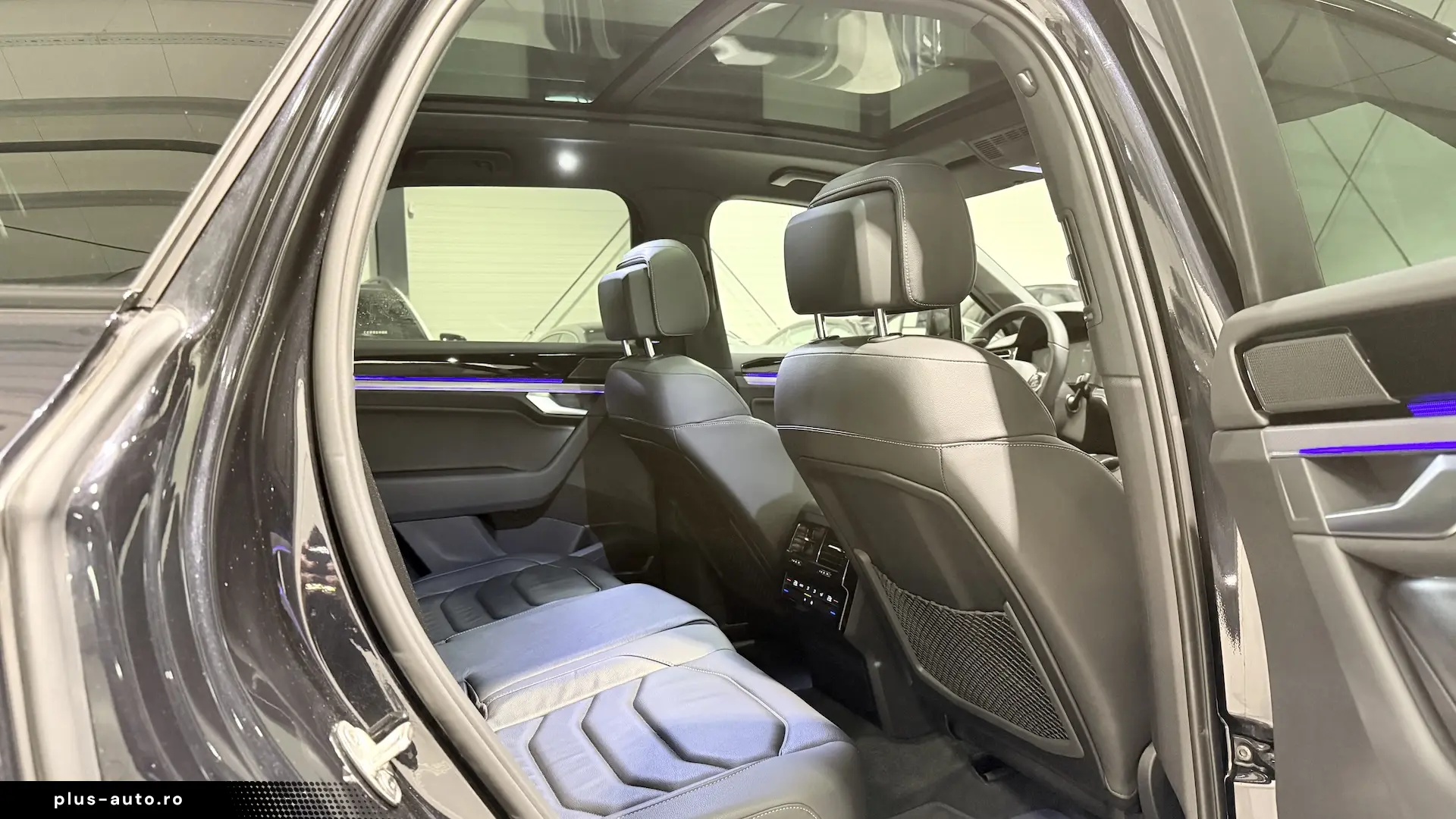 VW Touareg R 462cai Panoramic IQ Light ACC Keyless HeadUp