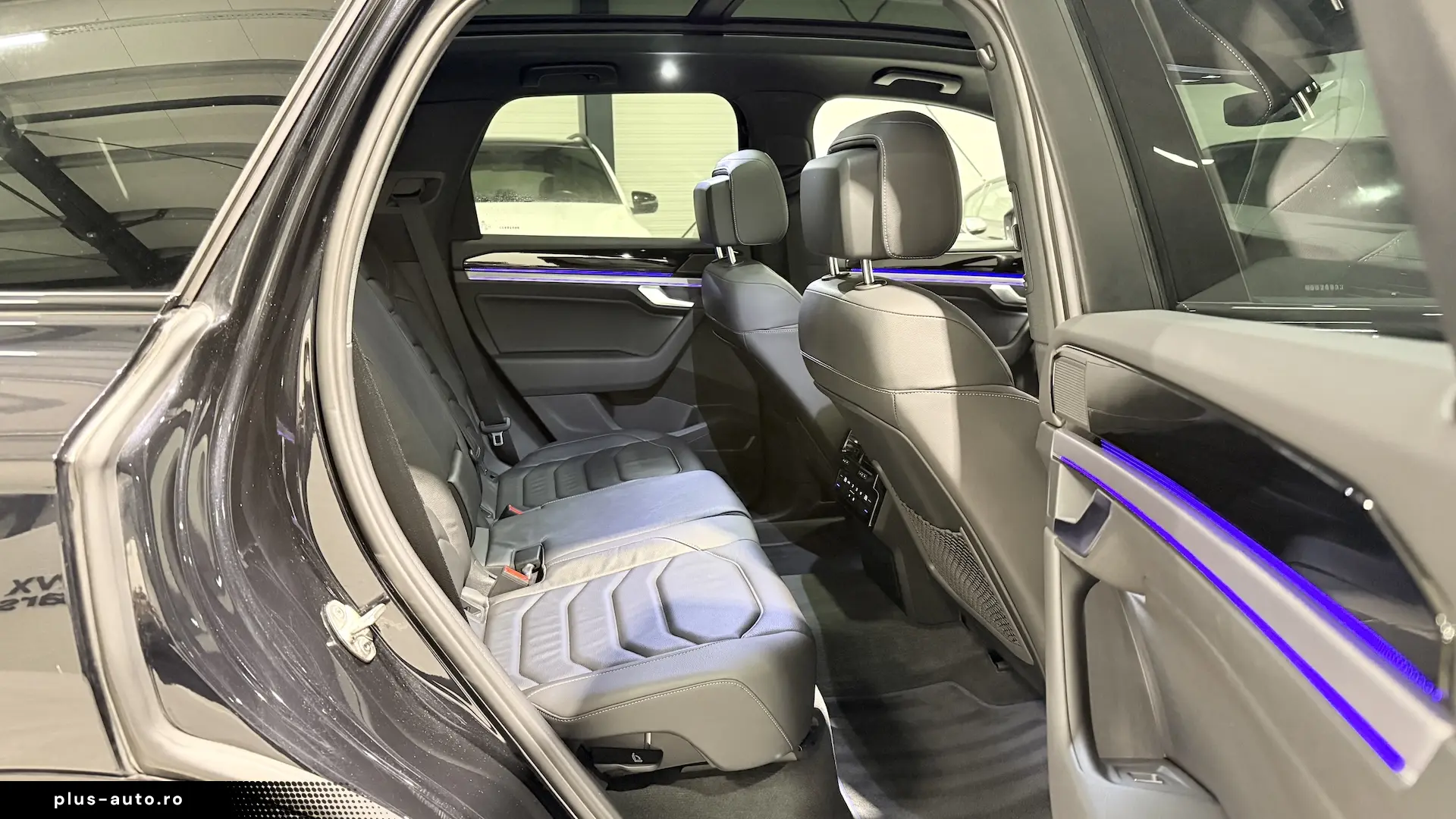 VW Touareg R 462cai Panoramic IQ Light ACC Keyless HeadUp