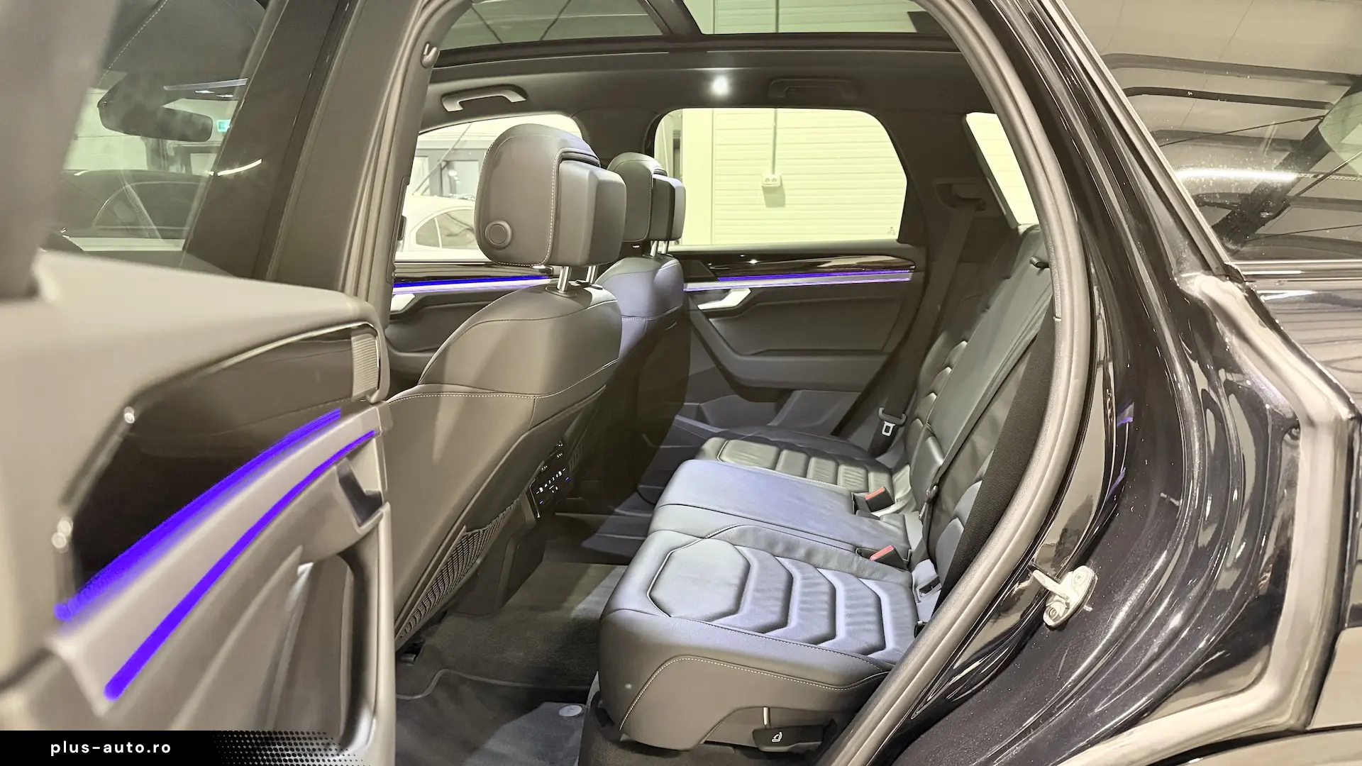 VW Touareg R 462cai Panoramic IQ Light ACC Keyless HeadUp