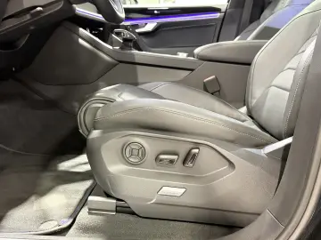 VW Touareg R 462cai Panoramic IQ Light ACC Keyless HeadUp