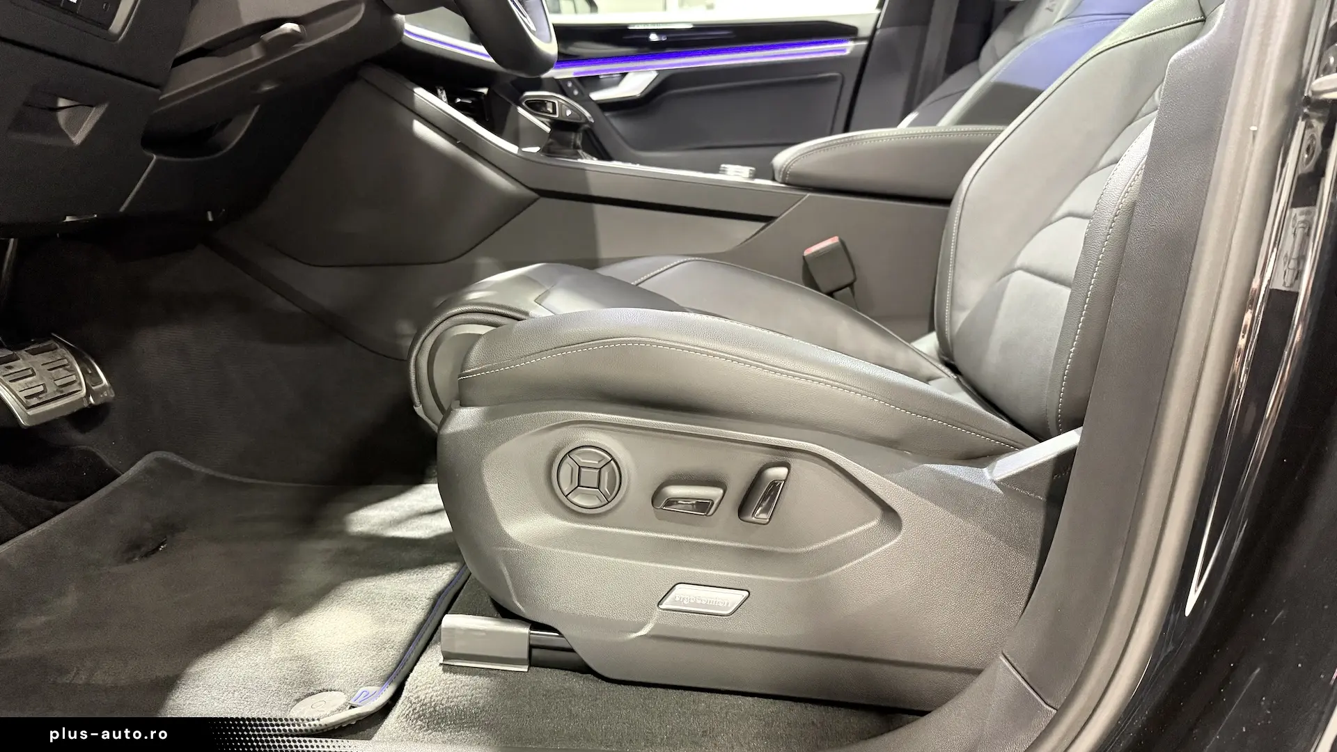 VW Touareg R 462cai Panoramic IQ Light ACC Keyless HeadUp