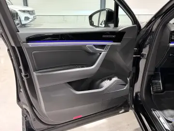 VW Touareg R 462cai Panoramic IQ Light ACC Keyless HeadUp