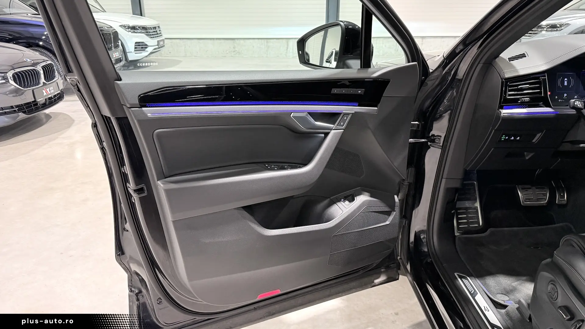 VW Touareg R 462cai Panoramic IQ Light ACC Keyless HeadUp