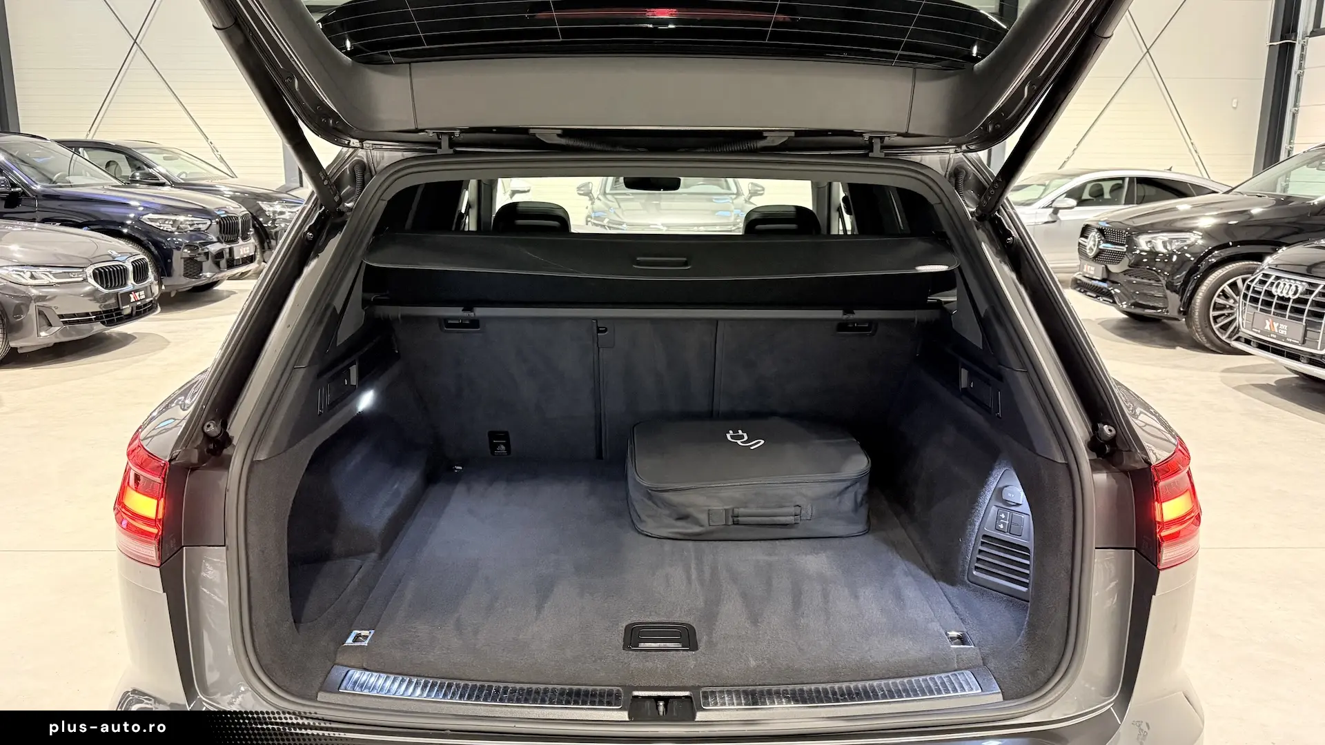 VW Touareg Panoramic Cockpit LED Scaune Electrice Dynaudio