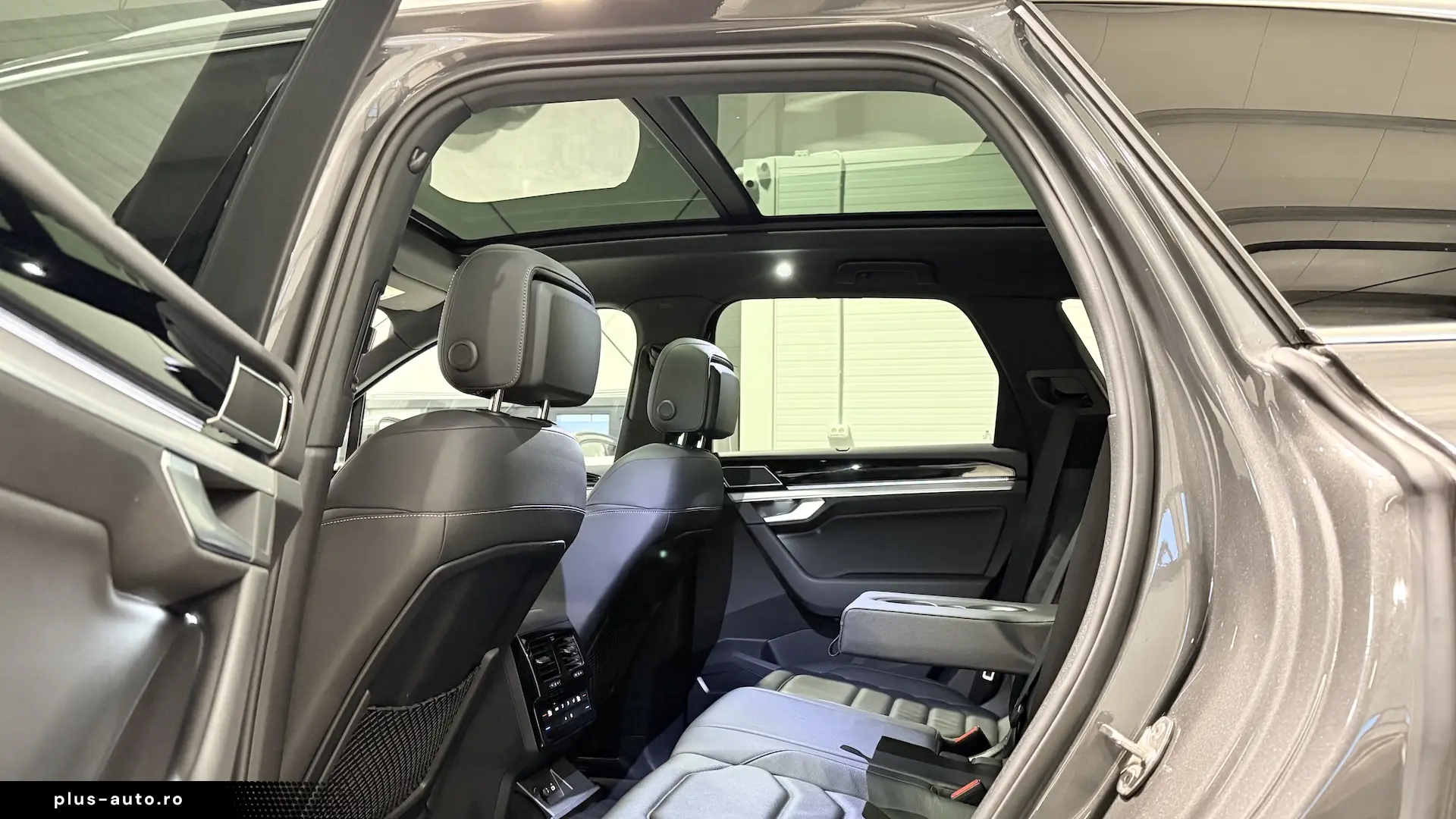 VW Touareg Panoramic Cockpit LED Scaune Electrice Dynaudio