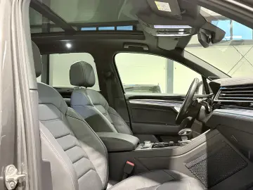 VW Touareg Panoramic Cockpit LED Scaune Electrice Dynaudio