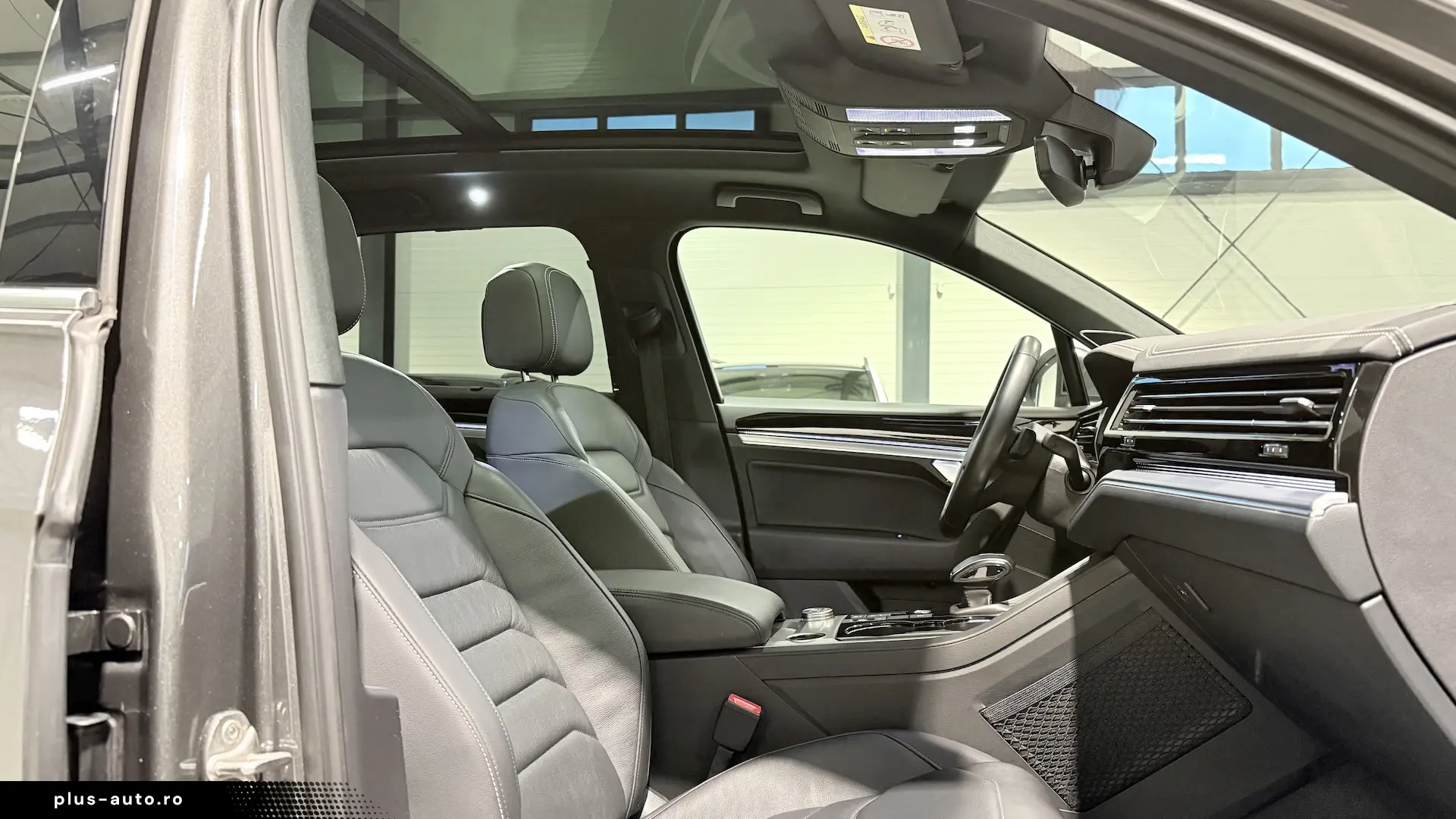 VW Touareg Panoramic Cockpit LED Scaune Electrice Dynaudio