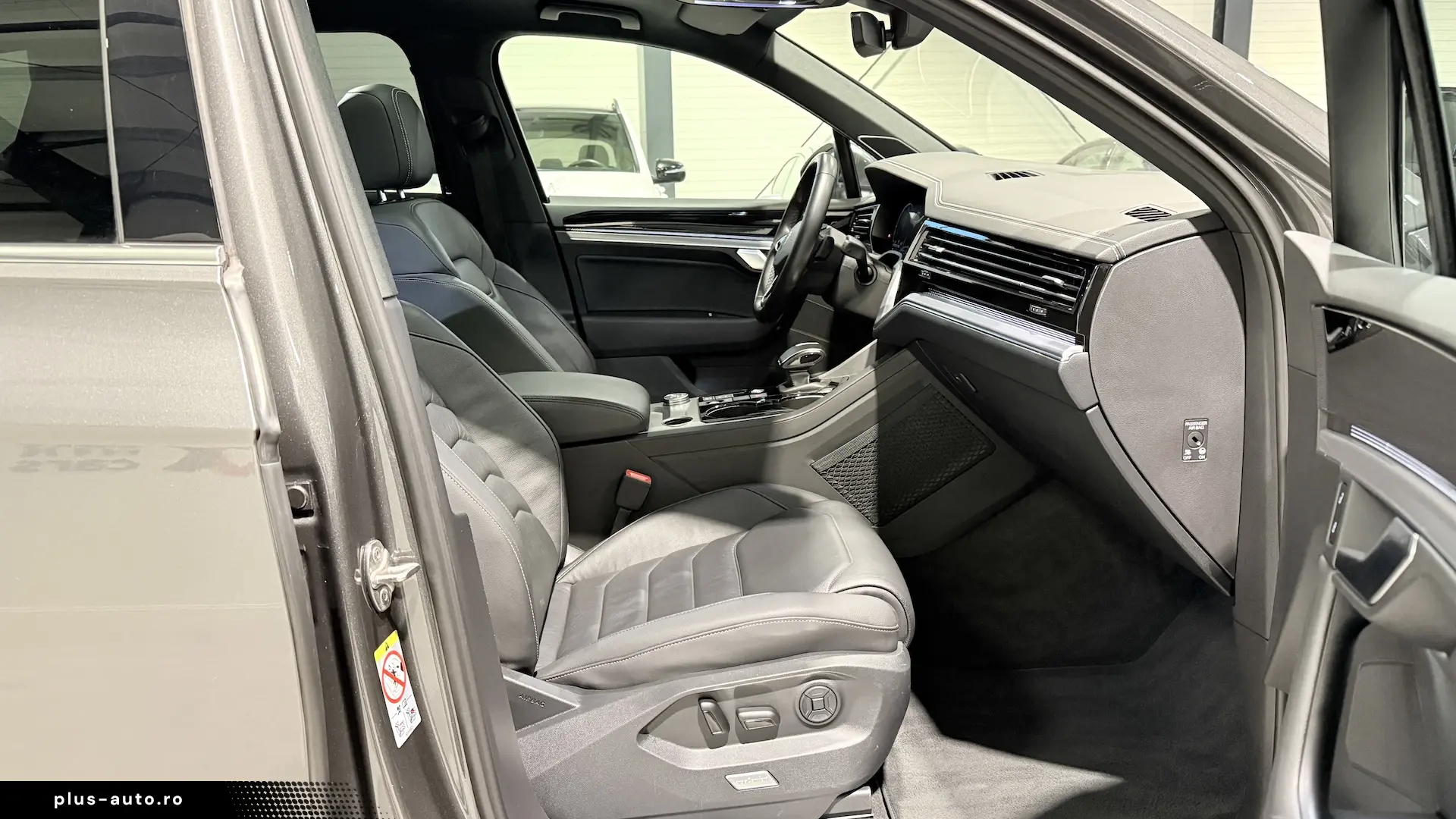 VW Touareg Panoramic Cockpit LED Scaune Electrice Dynaudio