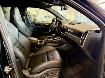 PORSCHE Cayenne E-Hybrid Panorama Luftfederung ACC