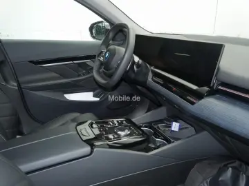 BMW 530e Lim Aut Komfortsitze Panorama Klimaaut.