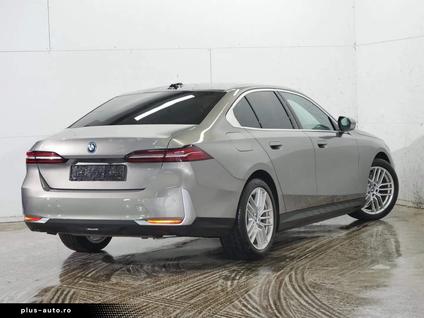 BMW 530e LC PROF PANO HUD ICONOC GLOW DAP PAP