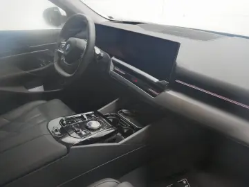 BMW 530e LC PROF PANO HUD ICONOC GLOW DAP PAP