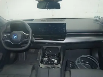 BMW 530e LC PROF PANO HUD ICONOC GLOW DAP PAP