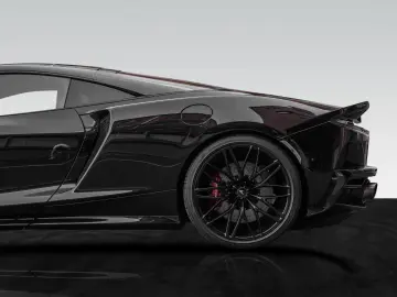 MCLAREN GT   Bowers & Wilkins   Sports Exhaust